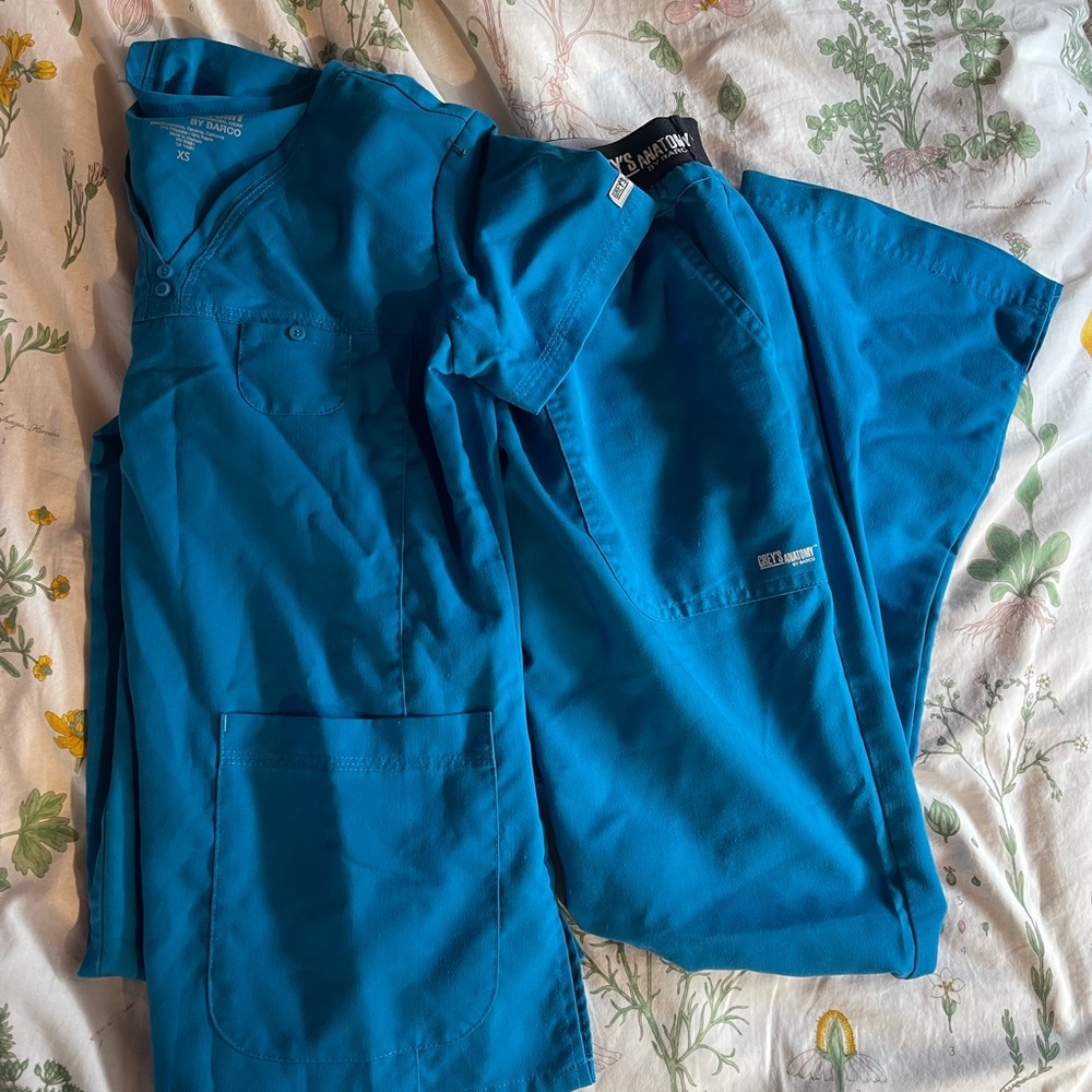 Grey’s Anatomy Active Scrub Set